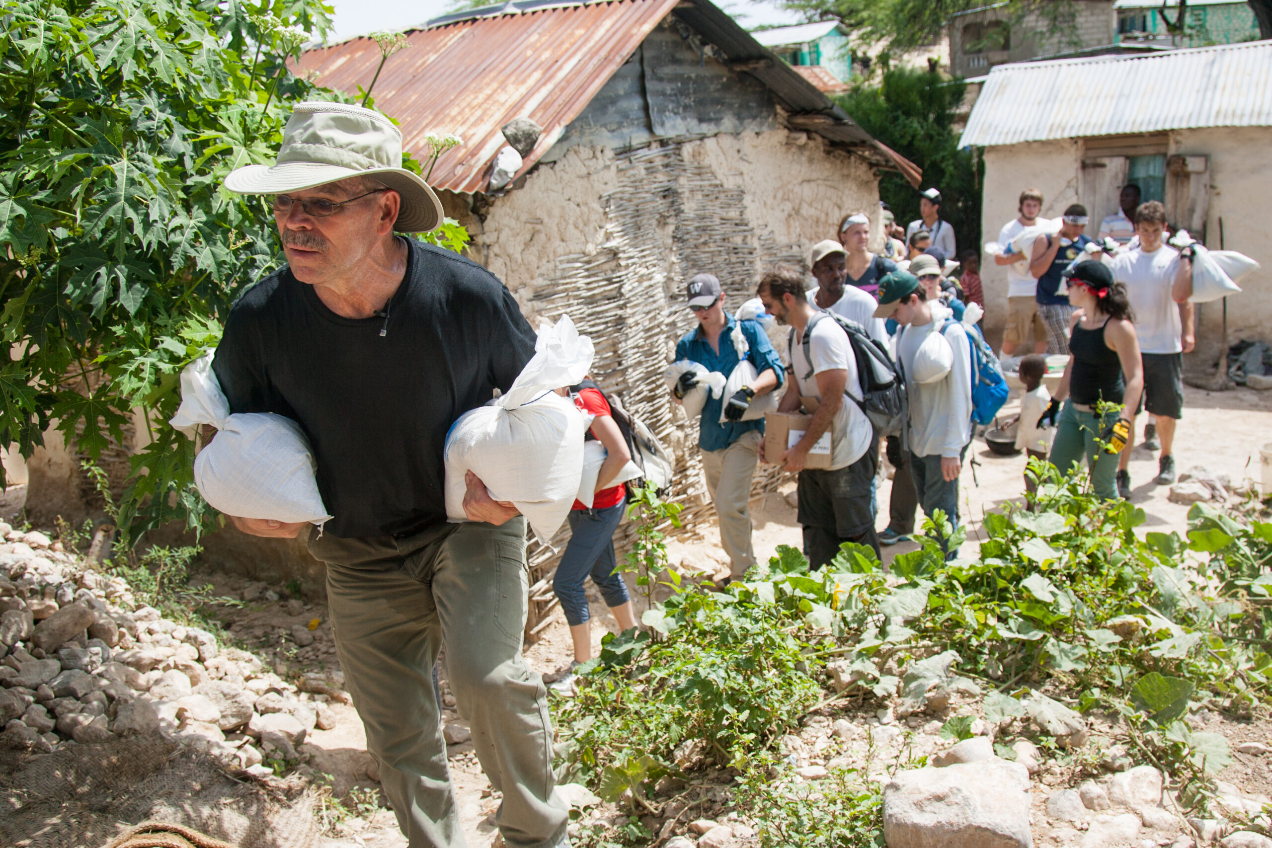 richard-hotes-with-volunteers-with-hotes-foundation-delivering-disaster-relief-supplies-in-haiti-1 richard-hotes-with-volunteers-with-hotes-foundation-delivering-disaster-relief-supplies-in-haiti-1